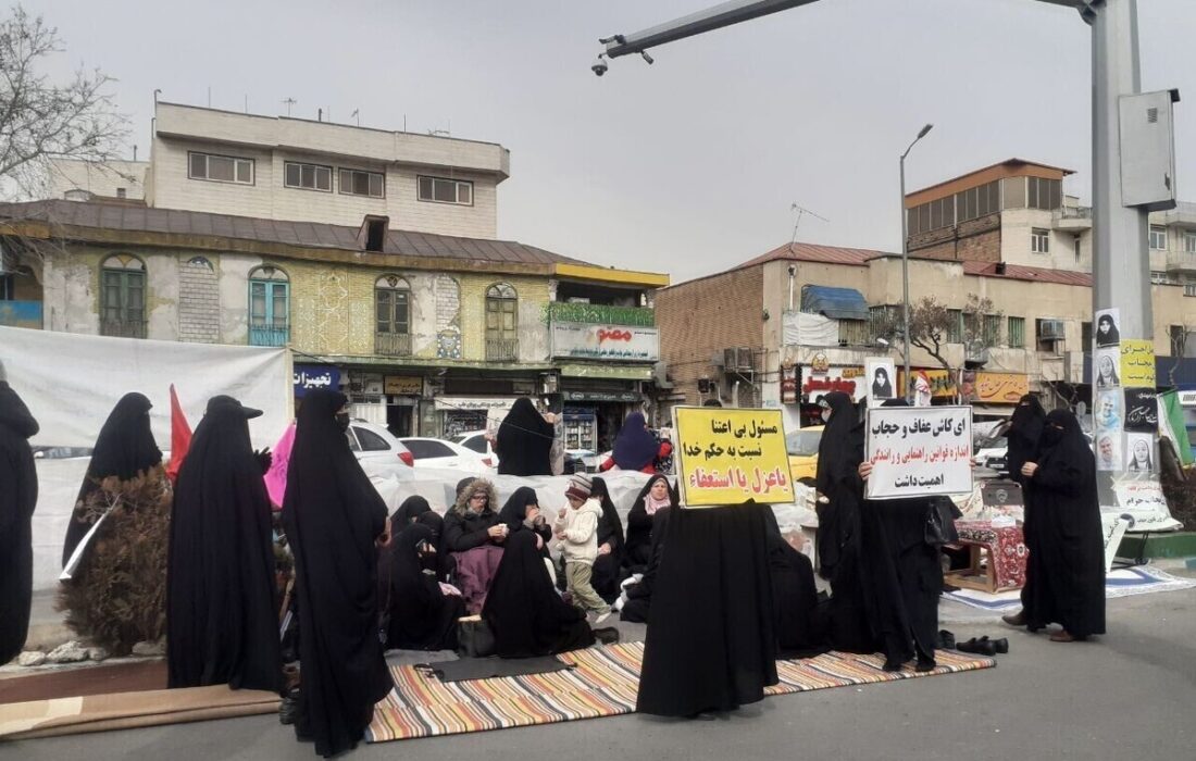 تحصن کنندگان رادیکال مقابل مجلس، پس از ۴۸ روز، با ورود نیرو‌های انتظامی، متفرق شدند / مشاور قالیباف: پایان تحصن غیرقانونی پس از صبر مهربانانه…