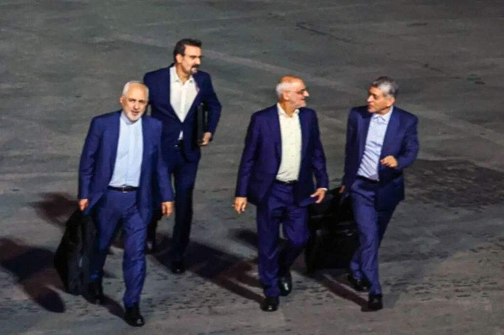 راستی آزمایی/ انتشار عکس قدیمی درمورد هیات مذاکره کننده ایران در عمان