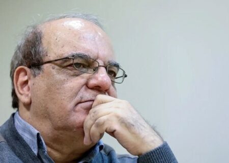 عباس عبدی: مسئولان هم متوجه شدند کسانی که خود را هسته سخت نظام می‌دانند، گروهی بی‌ادب هستند که بسیار کوچکتر از اقلیت‌اند