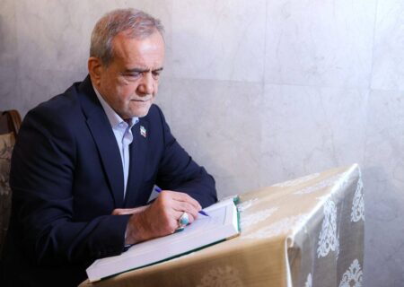 واکنش پزشکیان به هزینه ۲۰۰ میلیونی تحصیل دانش آموزان در تهران/ مردم ۲ لامپ کمتر استفاده کنند/ بد مصرف ها را جریمه کنید