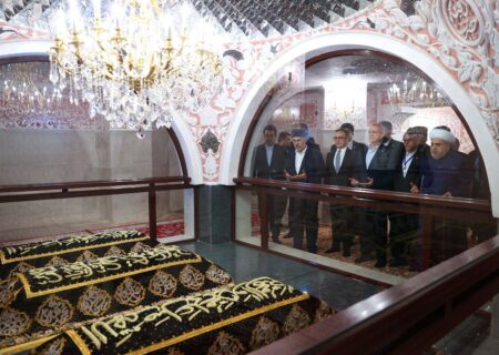 رئیس جمهوری در حرم حضرت بی‌بی هیبت (س) در باکو