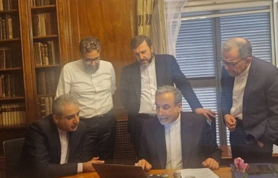 پایان دور سوم مذاکرات ایران و آمریکا / صداوسیما: گفتگوهای فنی دو هیات به مرحله جزئیات رسیده / برای مشورت‌ به پایتخت‌ها برمی‌گردند