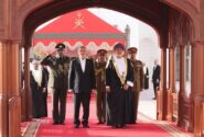 استقبال سلطان هیثم از پزشکیان در قصر العلم مسقط