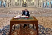بازدید پزشکیان از مسجد جامع سلطان قابوس
