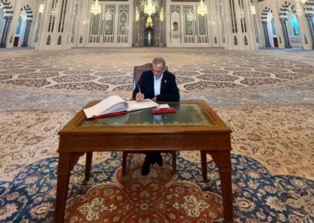 بازدید پزشکیان از مسجد جامع سلطان قابوس