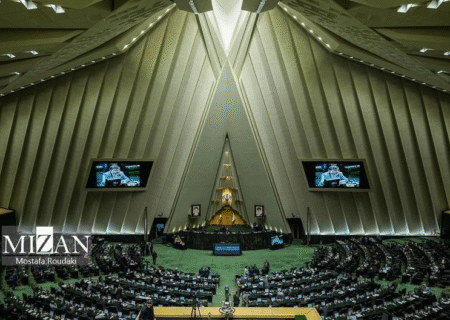 نمایندگان برای تجدید بیعت با امام راحل به حرم مطهر می‌روند