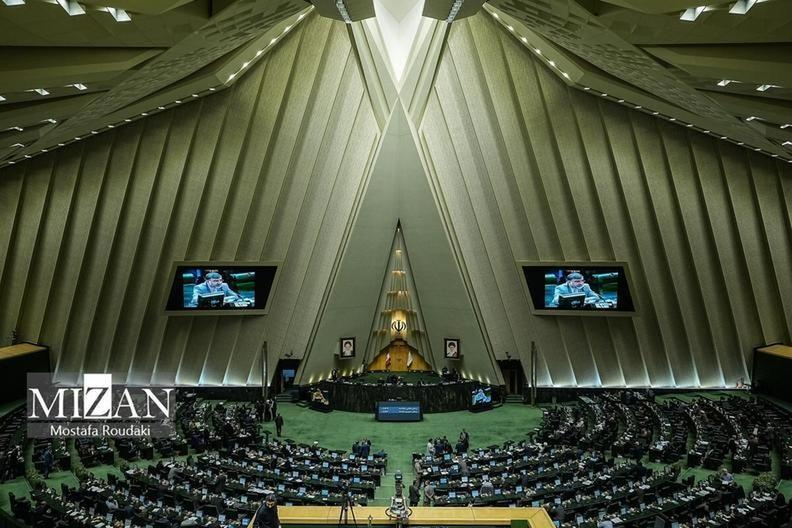 نمایندگان برای تجدید بیعت با امام راحل به حرم مطهر می‌روند