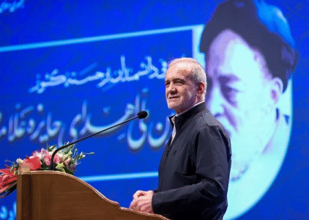 پزشکیان: دانشمندان و نخبگان برای حل مشکلات وارد میدان عمل شوند