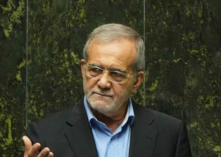 پزشکیان: باید قدردان سادگی، صداقت و پاکی شهیدان خدمت و خانواده‌های آنان باشیم