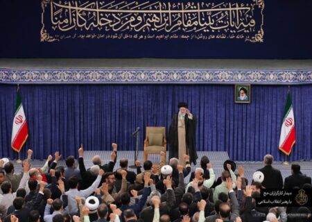 رهبر انقلاب: هیچ منفعتی برای امت اسلامی بالاتر از اتحاد نیست