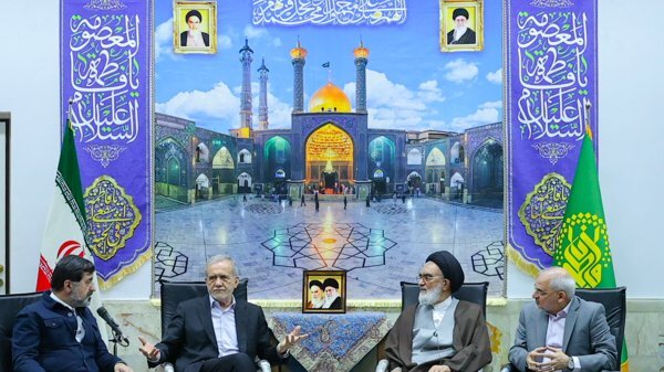 پزشکیان وارد قم شد