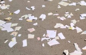 شادی یا اعتراض؟ روایت ناتمام کتاب‌های پاره شده