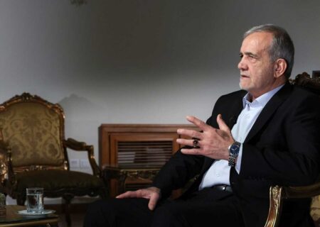 می‌توانستیم مسائل را با مذاکره حل کنیم ولی به ایران حمله شد