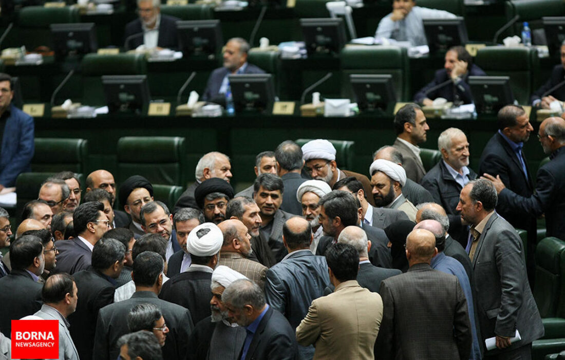 پزشکیان زیر تیغ مخالفان؛ گناه نابخشودنی رئیس‌جمهور، پذیرش حقیقت مشکلات کشور است