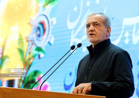 پزشکیان: فرونشست زمین زنگ خطر توسعه ناپایدار است / گسترش ۷ هزار مگاواتی پنل‌های خورشیدی در دستور کار دولت