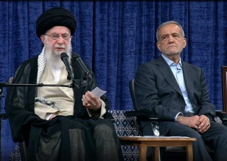 تأکید رهبر انقلاب بر حل معیشت مردم، انضباط بازار و تقویت روحیه کار و تلاش در دیدار با هیئت دولت