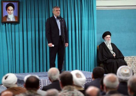 چراغ راه دولت وفاق؛ پیام حمایت‌های رهبر انقلاب از پزشکیان