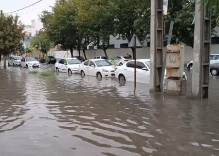 آستارا زیر باران شدید؛ خدمات شهری برای تخلیه آب معابر فعال شد