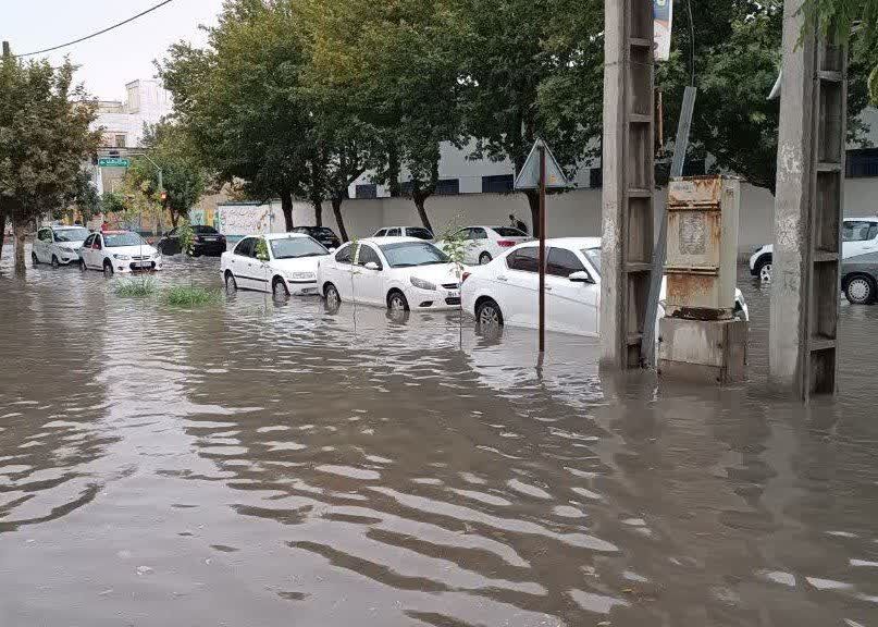 آستارا زیر باران شدید؛ خدمات شهری برای تخلیه آب معابر فعال شد