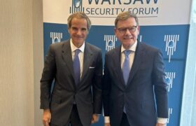 گروسی بار دیگر بر ضرورت راه‌حل دیپلماتیک با ایران تأکید کرد