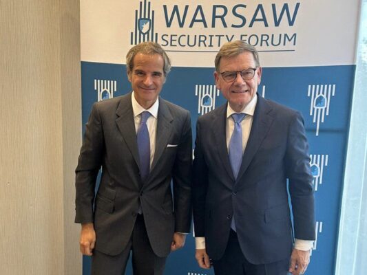 گروسی بار دیگر بر ضرورت راه‌حل دیپلماتیک با ایران تأکید کرد