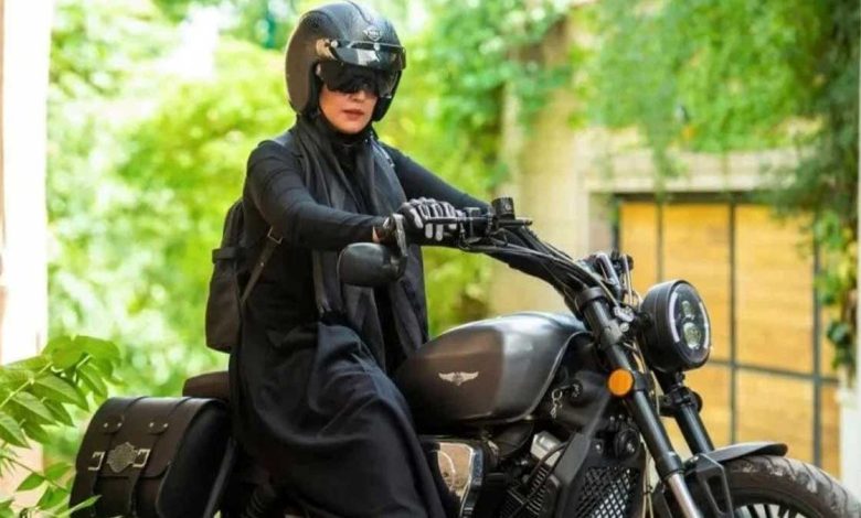 چالش گواهینامه موتورسیکلت برای زنان؛ ابهام قانونی یا مقاومت فرهنگی؟