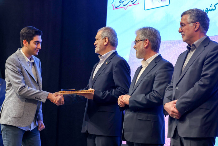 تأکید رئیس‌جمهور بر تکریم دانایان در آیین آغاز سال تحصیلی دانشگاه‌ها؛ اقتدار علمی پشتوانه اقتدار نظامی است