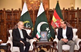 دیدار دبیر شورای عالی امنیت ملی ایران با فرمانده ارتش پاکستان