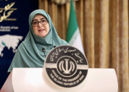 سخنگوی دولت: عرضه بنزین سوپر از فردا آغاز می‌شود؛ هیچ تغییری در قیمت کالاهای اساسی و نرخ بنزین سهمیه‌ای نخواهیم داشت