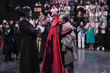 توقف ناگهانی اجرای نمایش «خانه دراکولا» در پردیس شهرزاد