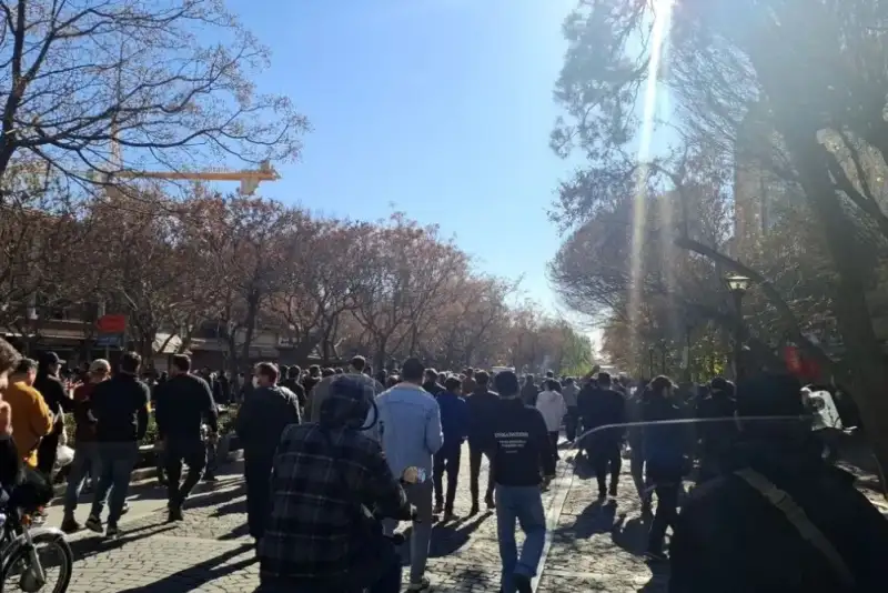 وقتی بازار هشدار می‌دهد؛ دلار، اعتراض کسبه و ضرورت تدبیر پیش از بحران