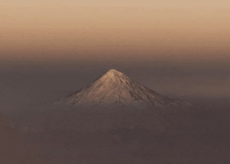 دماوند در محاصره دوده؛ آلودگی هوا ذوب برف بلندترین قله ایران را شتاب داد