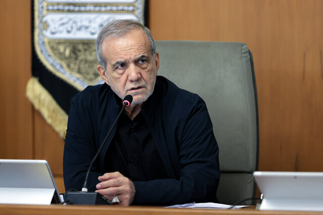 پزشکیان: نارسایی‌های داخلی باید شفاف شناسایی شود | دستور رئیس‌جمهور برای گفت‌وگوی ملی و پرهیز از برخورد سلبی