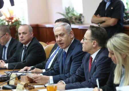 ادعاهای مداخله‌جویانه نتانیاهو درباره ایران؛ از تکرار زیاده‌خواهی هسته‌ای تا حمایت از حمله آمریکا به ونزوئلا