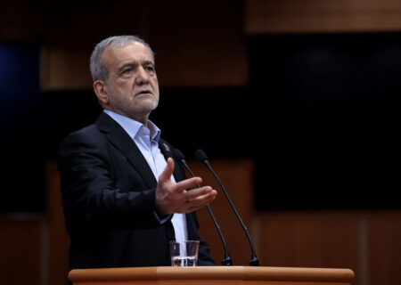 تأکید رئیس‌جمهور بر توسعه راه‌های ارتباطی و همکاری منطقه‌ای در همایش سرمایه‌گذاری حمل‌ونقل