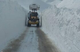 تصاویری از بارش ۳ متری برف در محور الیگودرز شول‌آباد حدفاصل چشمه پَر تا مورزرین