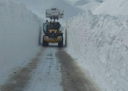 تصاویری از بارش ۳ متری برف در محور الیگودرز شول‌آباد حدفاصل چشمه پَر تا مورزرین