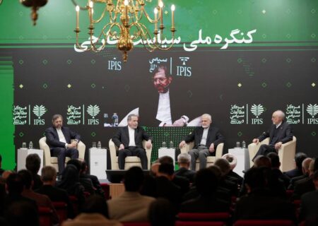 عراقچی: غنی‌سازی خط قرمز ایران است و مذاکرات تنها با رفع تحریم‌ها پیش می‌رود