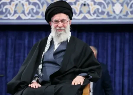 رهبر انقلاب: همه جان‌باختگان دی‌ماه فرزندان ما هستند؛ خطرناک‌تر از ناو، سلاحی است که آن را به قعر دریا بفرستد