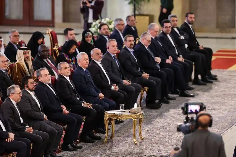 پزشکیان: راه پایدار عبور از چالش‌ها مذاکره است/ هر توافقی بر پایه عزت، حقوق بین‌الملل و برد ـ برد را می‌پذیریم