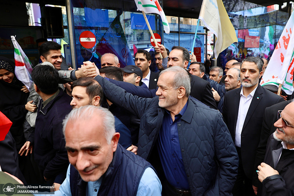 تأکید پزشکیان بر تبعیت از «راه پرفروغ» رهبر شهید و آرمانهای انقلاب