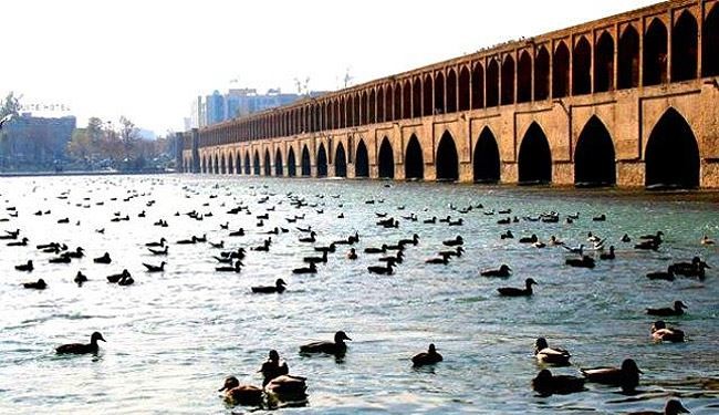 جریان آب در زاینده‌رود اصفهان برقرار شد؛ رسیدن آب به ناژوان پس از رهاسازی سد