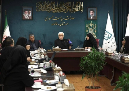 عارف: مخالفت با مذاکرات نباید به اختلاف و دعوای داخلی تبدیل شود