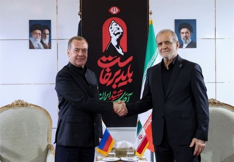 مدودف: ایران از سختترین آزمون عبور کرد؛ پیام تسلیت پوتین را به پزشکیان رساندم
