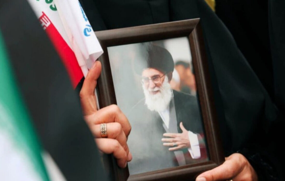 کاروان ۴۲۰ نفره خانواده شهدای میناب برای مراسم بزرگداشت امام شهید وارد تهران شد