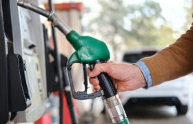 اصلاح تدریجی قیمت بنزین؛ راهکاری برای جلوگیری از شوک‌های اقتصادی؟