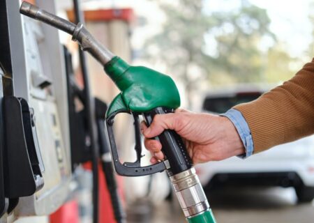 اصلاح تدریجی قیمت بنزین؛ راهکاری برای جلوگیری از شوک‌های اقتصادی؟
