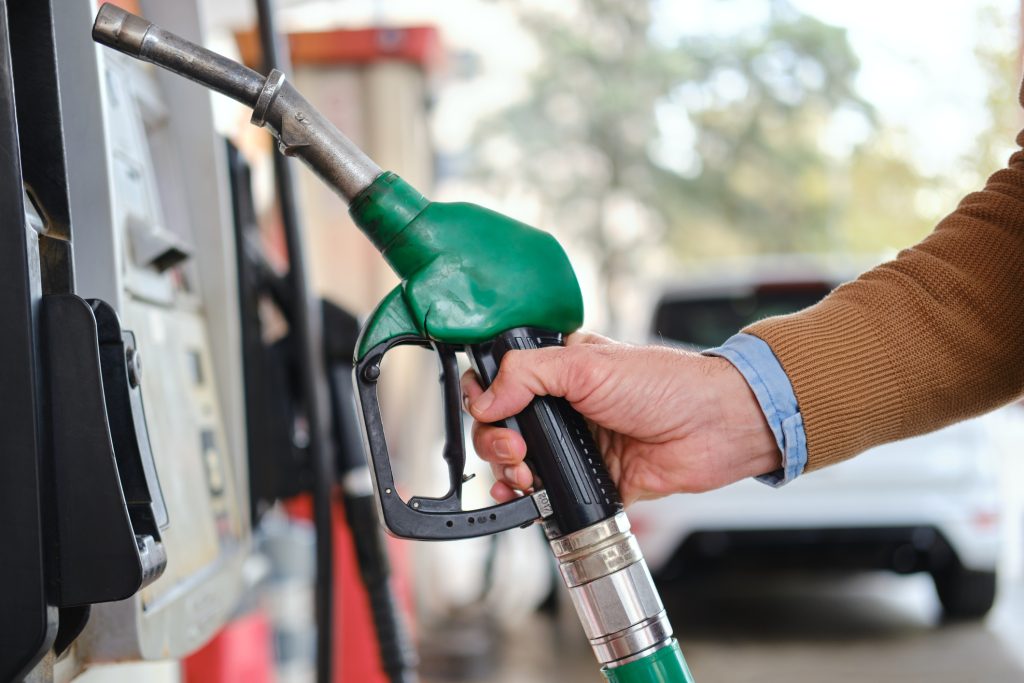 اصلاح تدریجی قیمت بنزین؛ راهکاری برای جلوگیری از شوک‌های اقتصادی؟