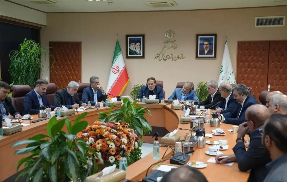 نباید امتیازات خاص، امکانات ویژه یا موقعیتهای ممتاز آموزشی در اختیار افراد خاص قرار گیرد