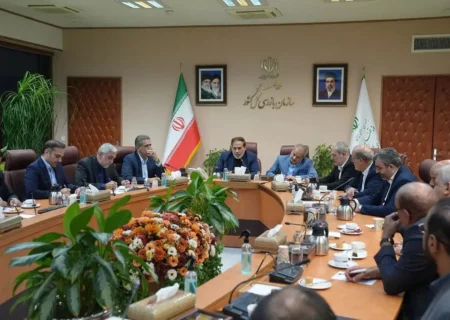 نباید امتیازات خاص، امکانات ویژه یا موقعیت‌های ممتاز آموزشی در اختیار افراد خاص قرار گیرد